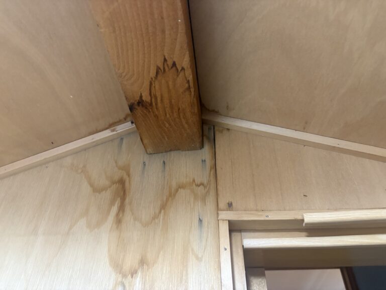 納戸に雨漏りの跡を発見！その原因、本当に屋根だけ？　岐阜県　大垣　安八　塗りかえ工房