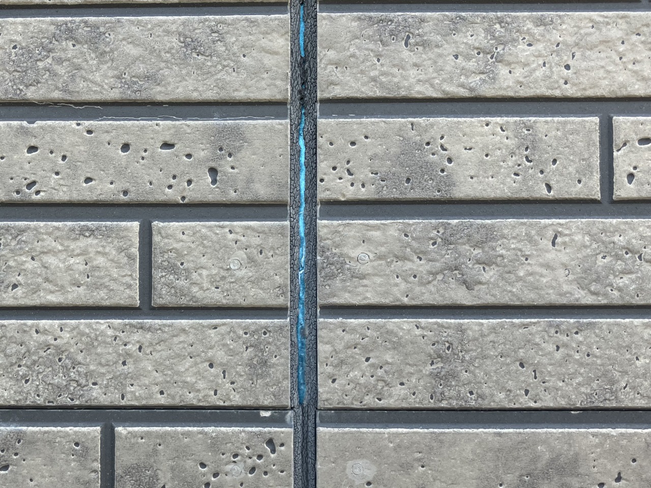 コーキングの剥離 | 【 塗りかえ工房】開発サイト コーキングの剥離