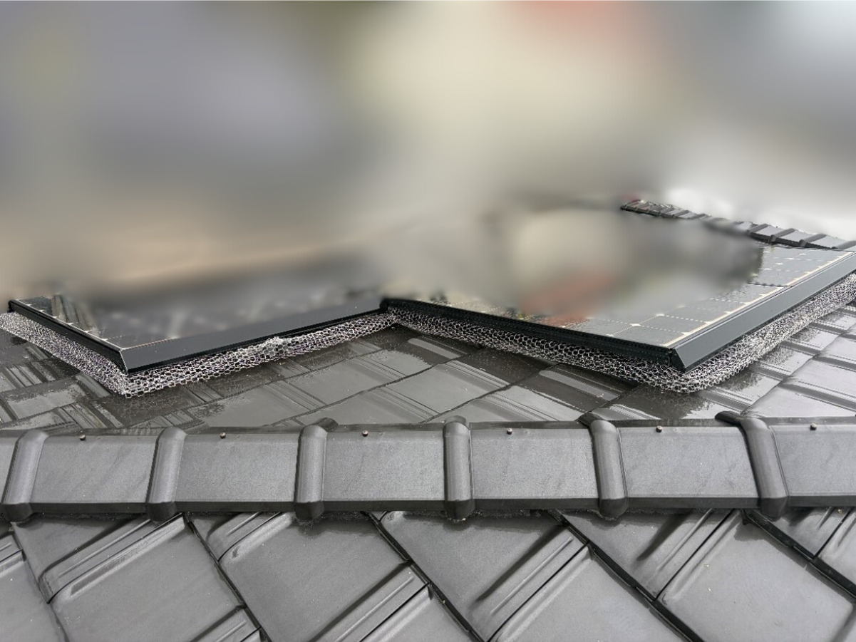 画像3 | 【 塗りかえ工房】開発サイト 【鳩よけ対策】太陽光パネルの隙間に鳩が巣を作る!効果的な防止工事事例【大垣市】 塗りかえ工房 岐阜県 安八